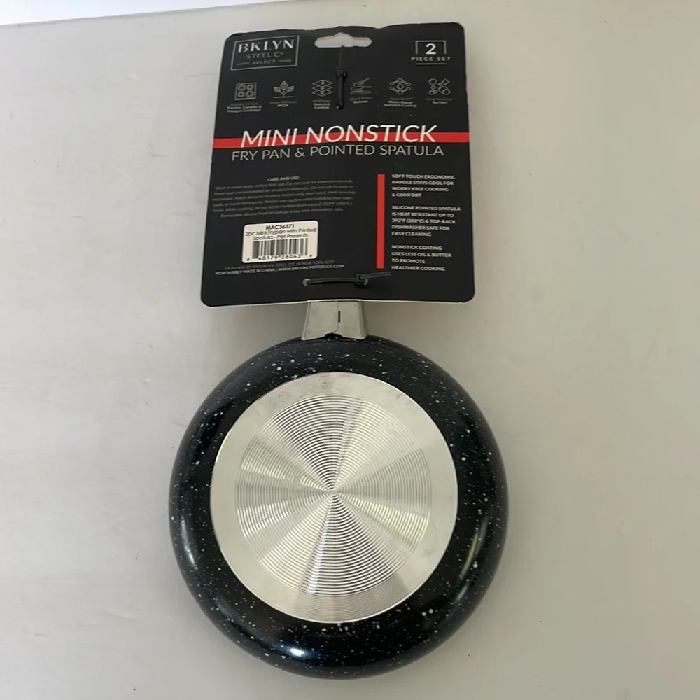 Mini Non-stick frying pan with spatula NWT